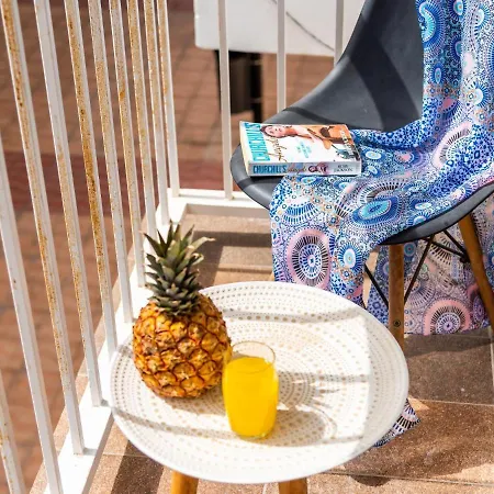 Apartment 1b Sofia Close Services Sea, Wifi! *